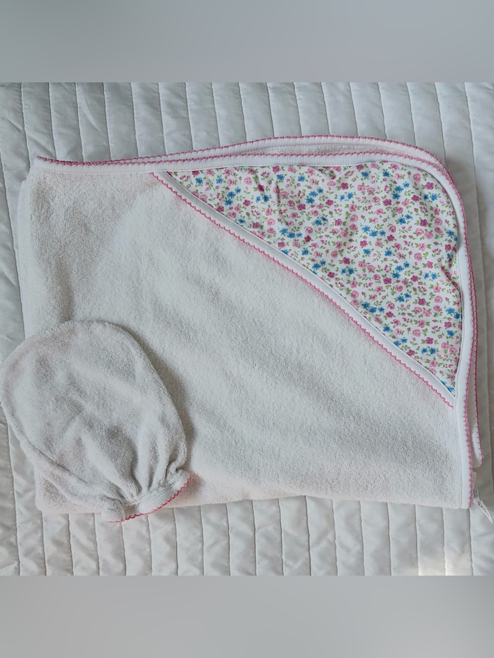 Kissy Kissy Hooded Towel & Mitt Set, Floral Fantasy, Bath Baby Girl Pink Flowers
